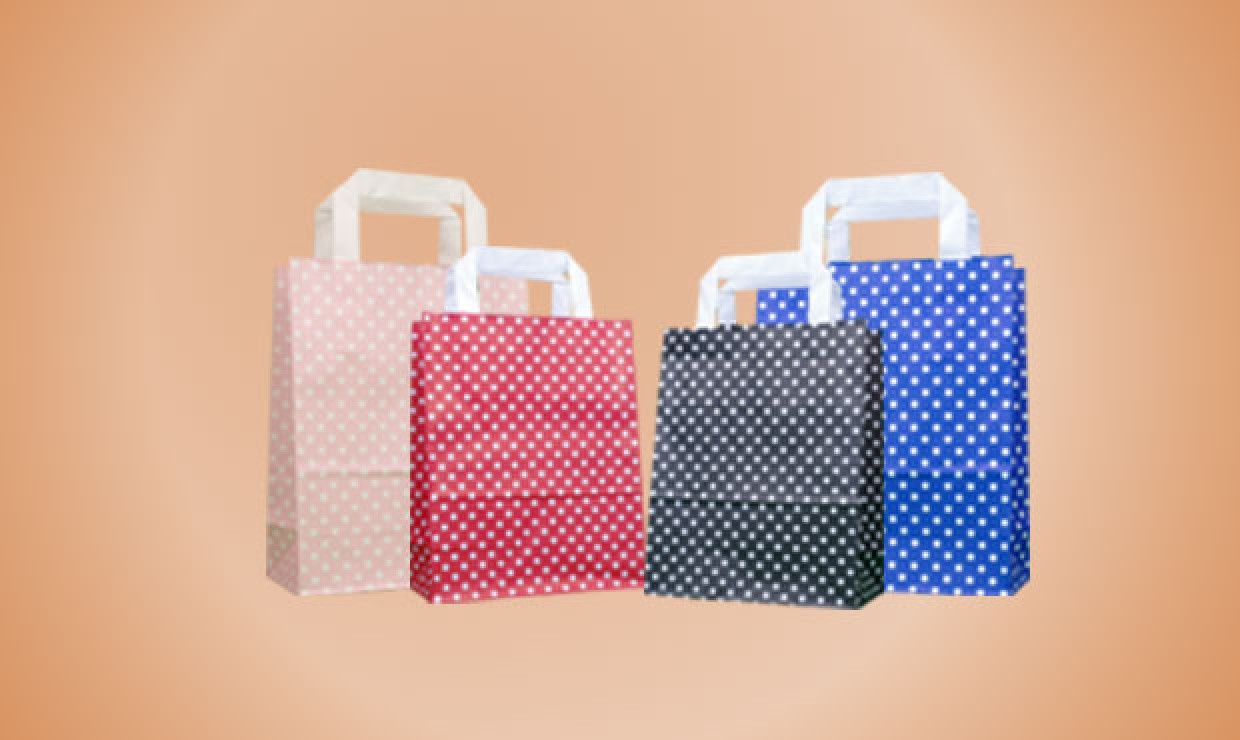 Paper bag with flat handle 18+8x22cm, 80g/m² white dots